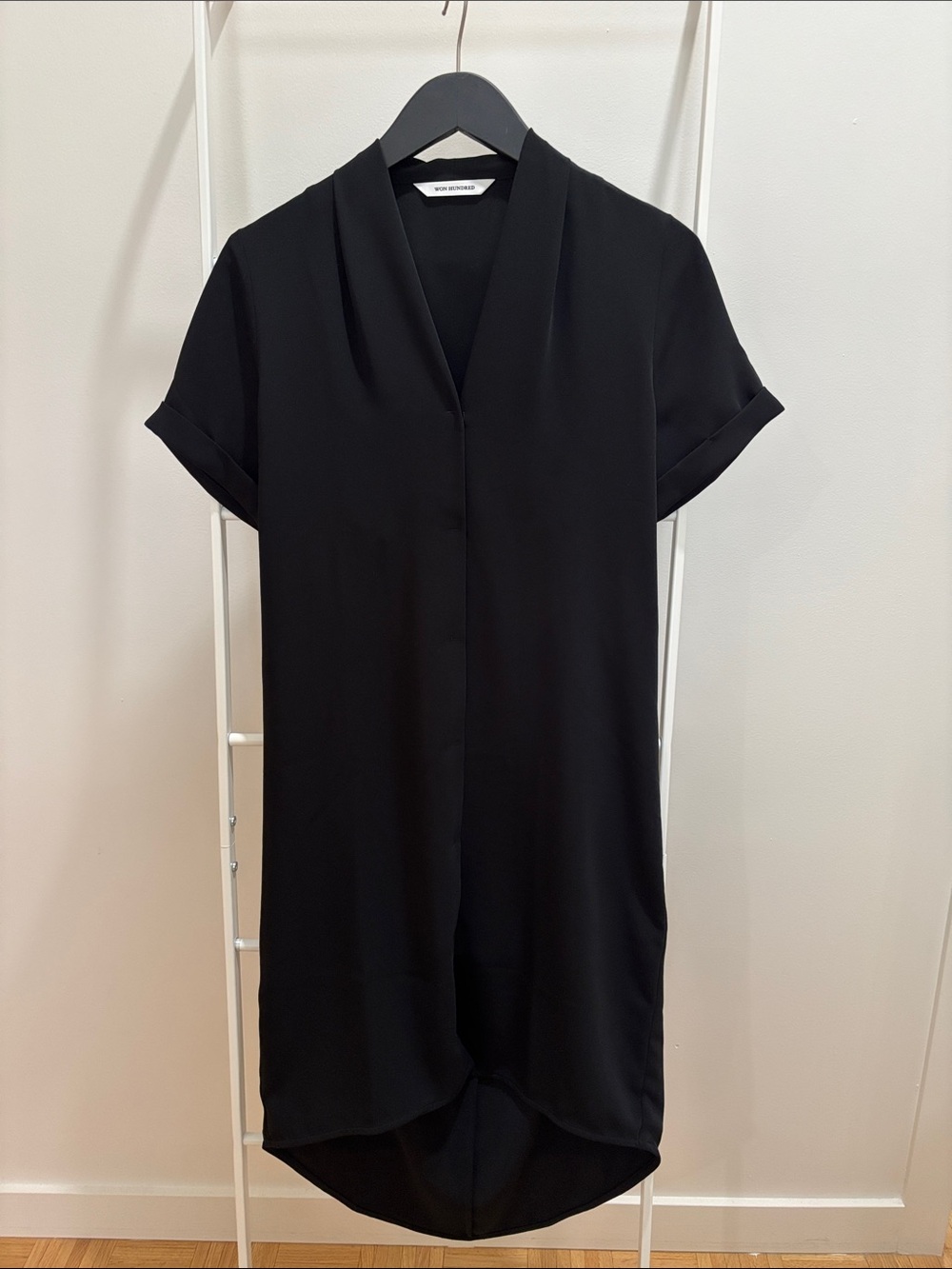 Black Short Sleeve V-Neck Shift Dress